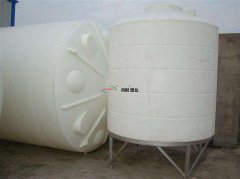 1噸pe水箱塑料水塔都是用什么材質(zhì)做的 和PP材料的塑料水箱有什么區(qū)別